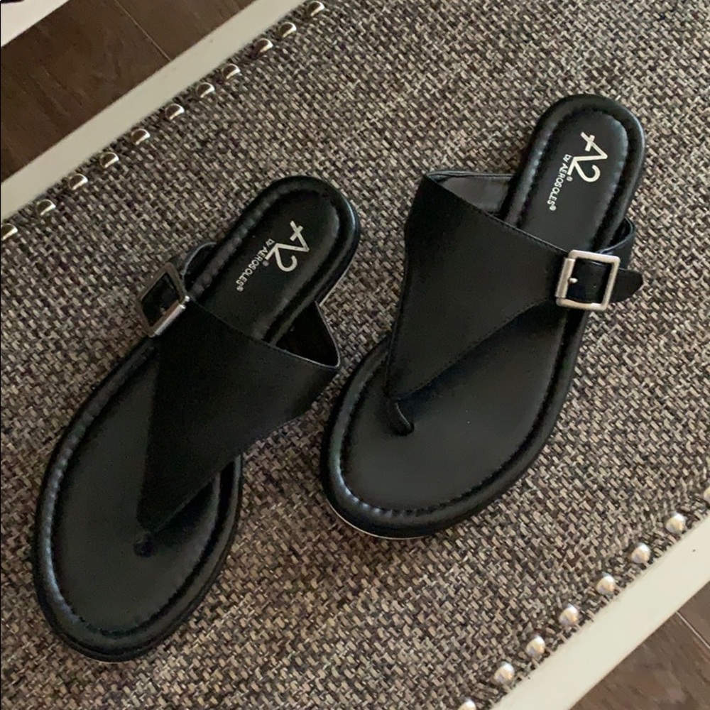 Aerosoles Thong Sandals - Size 7 - Picture 1 of 5